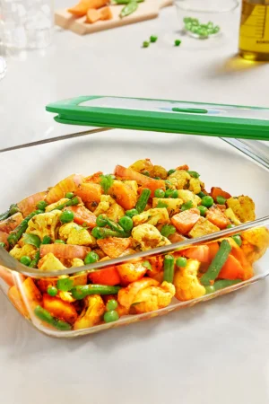 Borosil Rectangular Dish w Green Lid-2.6 L